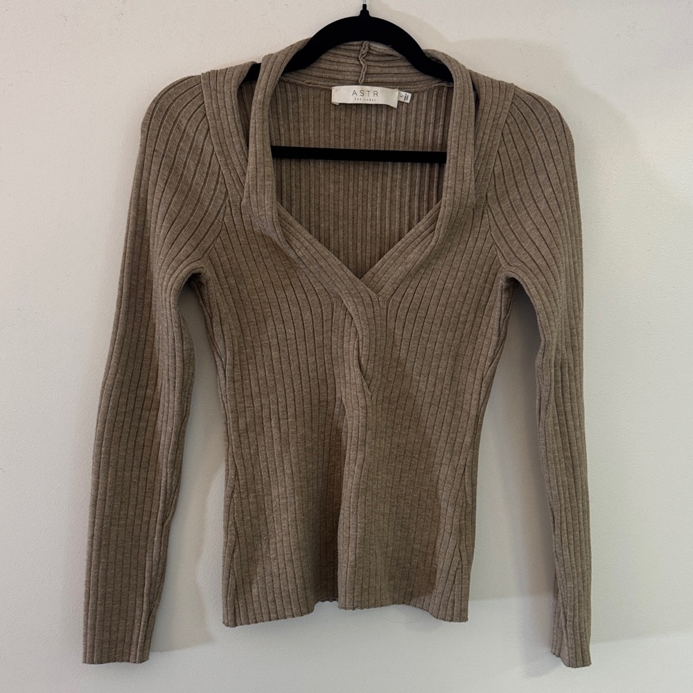 Astr Ribbed V-Neck Hooded Sweater in Taupe